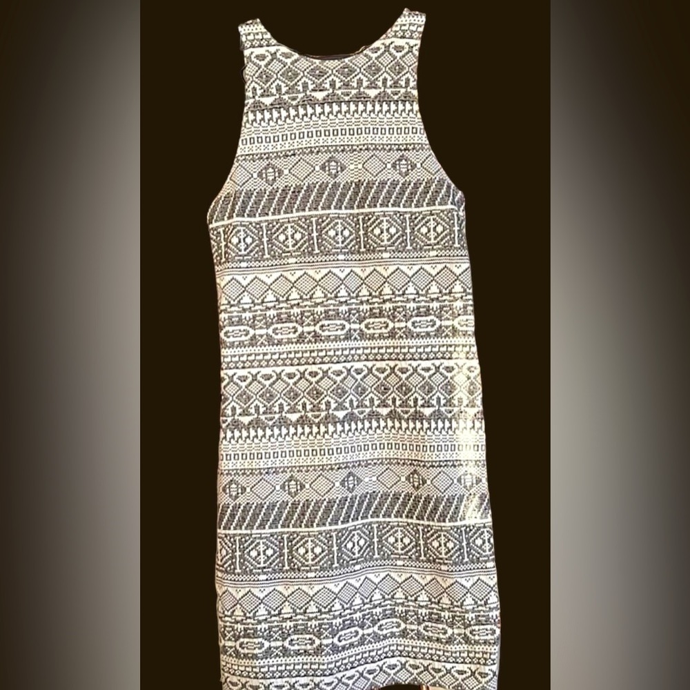 HOLLISTER Gray/White Pattern Textured Midi Dress, Size Small, GUC.